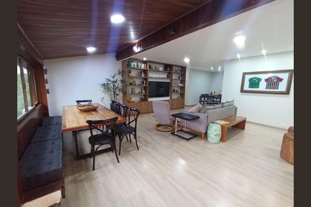 Apartamento à venda com 180m², 4 quartos e 2 vagas Apartamento à venda com 180m², 4 quartos e 2 vagasSala