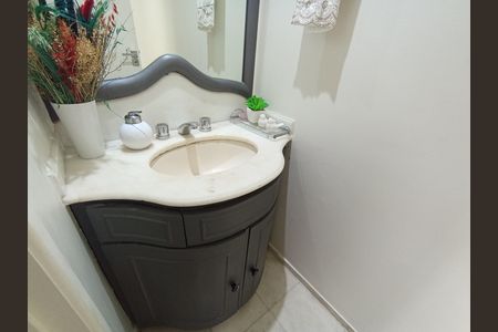 Apartamento à venda com 180m², 4 quartos e 2 vagas Apartamento à venda com 180m², 4 quartos e 2 vagasLavabo