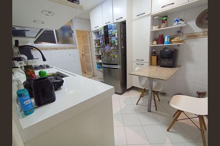 Apartamento à venda com 180m², 4 quartos e 2 vagas Apartamento à venda com 180m², 4 quartos e 2 vagasCozinha