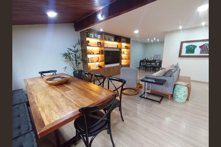 Apartamento à venda com 180m², 4 quartos e 2 vagas Apartamento à venda com 180m², 4 quartos e 2 vagasSala