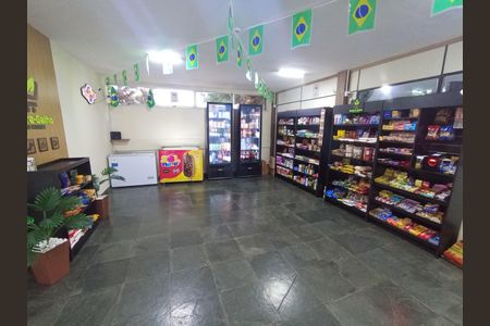 Apartamento à venda com 180m², 4 quartos e 2 vagas Apartamento à venda com 180m², 4 quartos e 2 vagasMercadinho