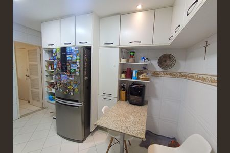 Apartamento à venda com 180m², 4 quartos e 2 vagas Apartamento à venda com 180m², 4 quartos e 2 vagasCozinha