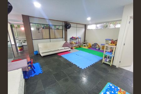 Apartamento à venda com 180m², 4 quartos e 2 vagas Apartamento à venda com 180m², 4 quartos e 2 vagasBrinquedoteca