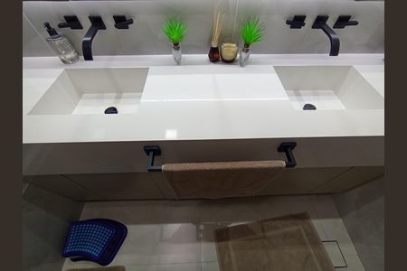 Apartamento à venda com 180m², 4 quartos e 2 vagas Apartamento à venda com 180m², 4 quartos e 2 vagasBanheiro suite