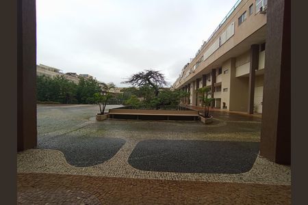 Apartamento à venda com 180m², 4 quartos e 2 vagas Apartamento à venda com 180m², 4 quartos e 2 vagasÁrea externa