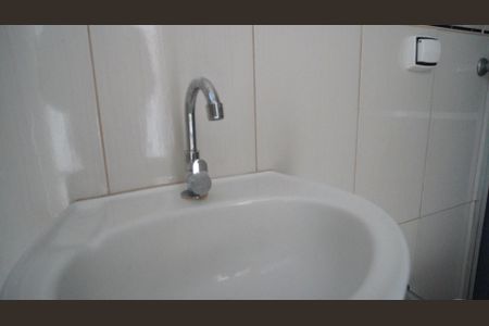 Banheiro de kitnet/studio para alugar com 1 quarto, 36m² em Vila Ipiranga, Porto Alegre