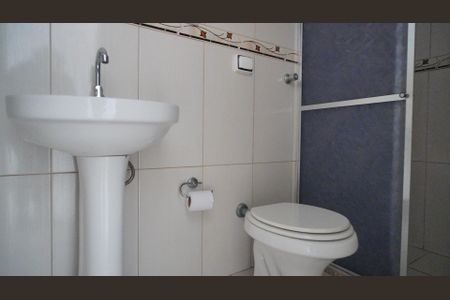 Banheiro  de kitnet/studio para alugar com 1 quarto, 36m² em Vila Ipiranga, Porto Alegre
