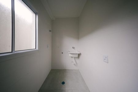 Cozinha e Área de Serviço de apartamento à venda com 2 quartos, 33m² em Parque Paineiras, São Paulo