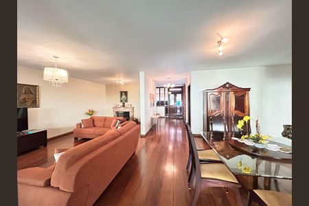 Casa à venda com 4 quartos, 450m² em Jardim Marajoara, São Paulo