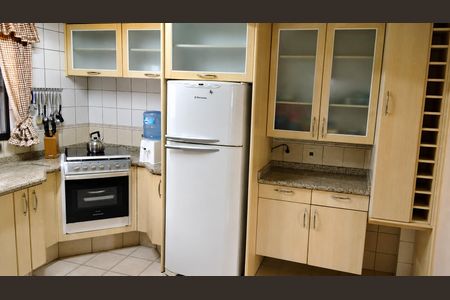 Casa para alugar com 320m², 4 quartos e 2 vagas Casa para alugar com 320m², 4 quartos e 2 vagasCozinha