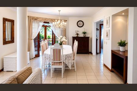 Casa para alugar com 320m², 4 quartos e 2 vagas Casa para alugar com 320m², 4 quartos e 2 vagasSala