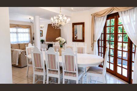 Casa para alugar com 320m², 4 quartos e 2 vagas Casa para alugar com 320m², 4 quartos e 2 vagasSala