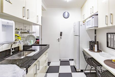 Cozinha de apartamento à venda com 2 quartos, 50m² em Vila Liviero, São Paulo