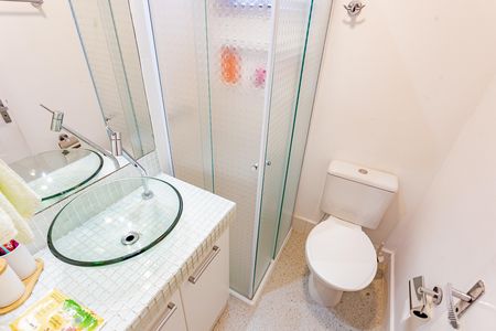 Banheiro de apartamento à venda com 2 quartos, 50m² em Vila Liviero, São Paulo
