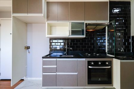 Cozinha de apartamento para alugar com 2 quartos, 40m² em Paraíso do Morumbi, São Paulo
