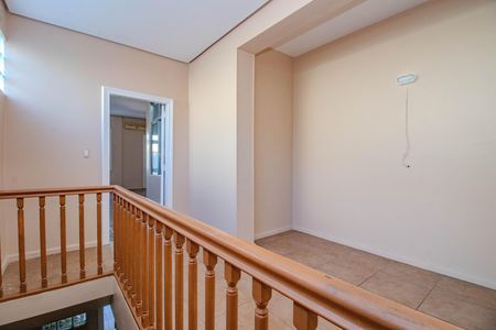 Casa para alugar com 240m², 3 quartos e 2 vagasEscadas