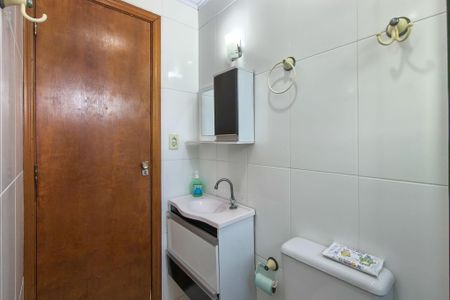 Banheiro de apartamento para alugar com 2 quartos, 74m² em Maracanã, Praia Grande