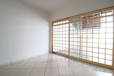 Sala de casa para alugar com 3 quartos, 80m² em Aclimação, Uberlândia
