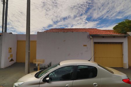 Fachada de casa para alugar com 3 quartos, 80m² em Aclimação, Uberlândia