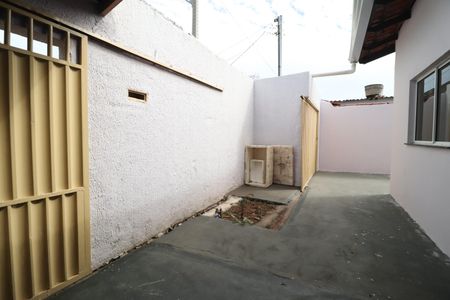 Garagem de casa para alugar com 3 quartos, 80m² em Aclimação, Uberlândia
