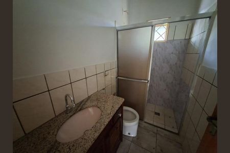 Casa para alugar com 80m², 3 quartos e 3 vagasBanheiro social