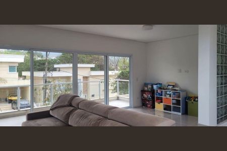 Casa de Condomínio à venda com 3 quartos, 231m² em Suru, Barueri