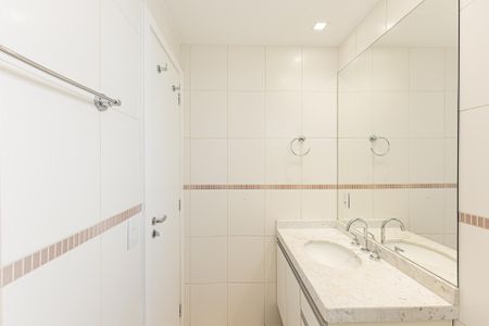 Banheiro da Suíte de apartamento para alugar com 2 quartos, 64m² em Indianópolis, São Paulo