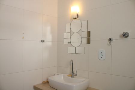 Apartamento para alugar com 67m², 2 quartos e sem vagaBanheiro