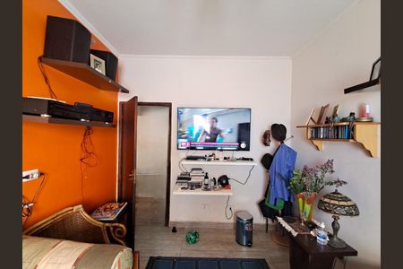 Casa à venda com 6 quartos, 300m² em Vila Ipojuca, São Paulo