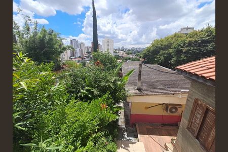 Casa à venda com 6 quartos, 300m² em Vila Ipojuca, São Paulo