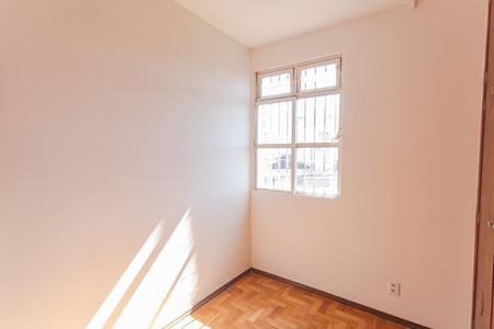 Quarto 2 de apartamento para alugar com 2 quartos, 60m² em Sagrada Família, Belo Horizonte