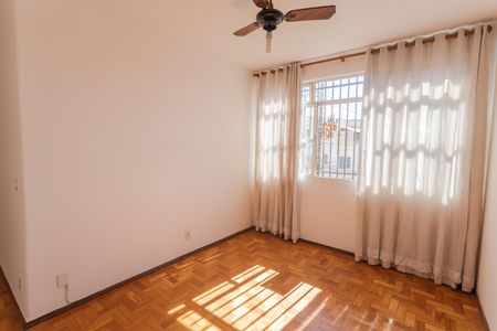 Sala de apartamento para alugar com 2 quartos, 60m² em Sagrada Família, Belo Horizonte