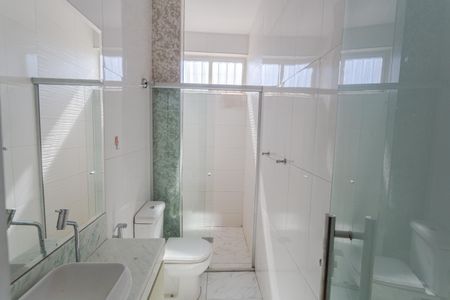 Banheiro Social de apartamento para alugar com 2 quartos, 60m² em Sagrada Família, Belo Horizonte