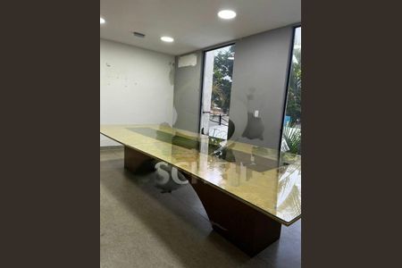 Casa à venda com 10 quartos, 572m² em Granja Julieta, São Paulo