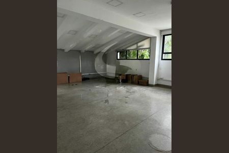 Casa à venda com 10 quartos, 572m² em Granja Julieta, São Paulo