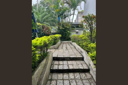 Casa à venda com 10 quartos, 572m² em Granja Julieta, São Paulo