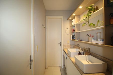 Casa de condomínio à venda com 102m², 2 quartos e 1 vagaBanheiro