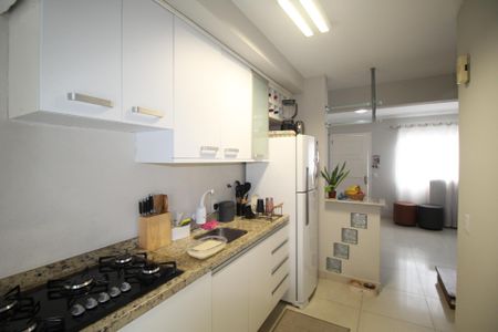 Cozinha de casa de condomínio à venda com 2 quartos, 102m² em Humaitá, Porto Alegre