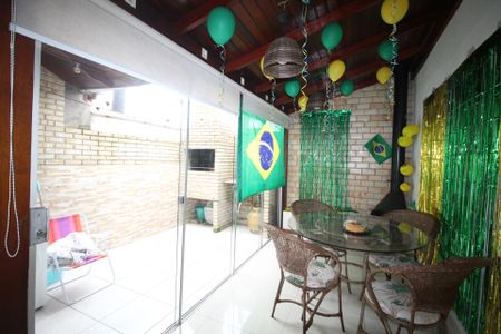 Casa de condomínio à venda com 102m², 2 quartos e 1 vagaVaranda gourmet