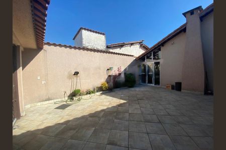 Casa à venda com 182m², 3 quartos e 2 vagas
