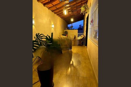 Casa à venda com 3 quartos, 182m² em Balneário São Francisco, Diadema