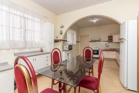 Casa à venda com 300m², 2 quartos e 3 vagas