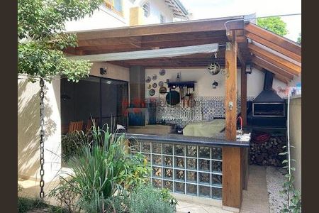 Casa à venda com 3 quartos, 250m² em Jardim Petropolis, São Paulo