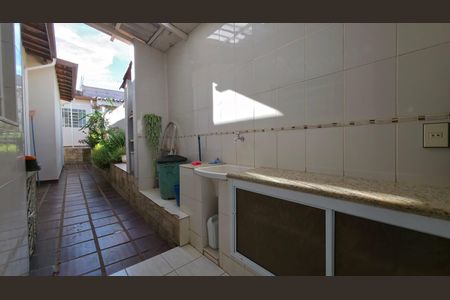 Casa à venda com 173m², 3 quartos e 2 vagasÁrea externa