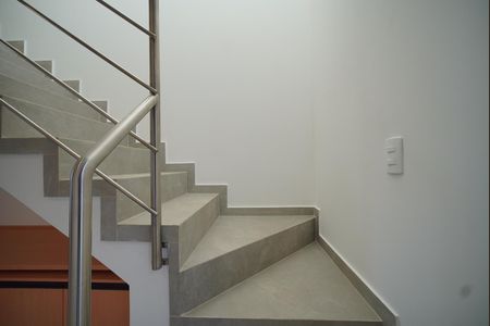 Casa para alugar com 108m², 2 quartos e 1 vagaEscada de acesso a cobertura