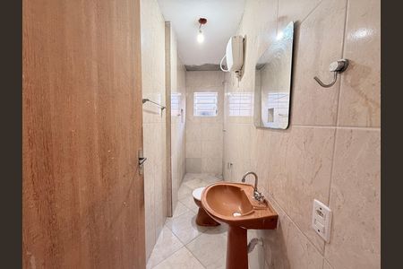 Casa para alugar com 330m², 3 quartos e 6 vagasBanheiro externo
