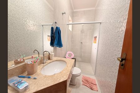 Casa para alugar com 330m², 3 quartos e 6 vagasBanheiro Social