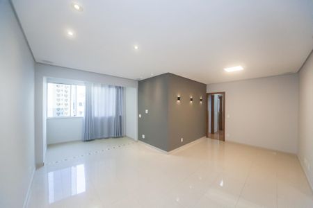 Apartamento para alugar com 3 quartos, 101m² em Belvedere, Belo Horizonte