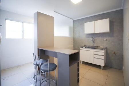 Cozinha de apartamento para alugar com 2 quartos, 60m² em Itaim Bibi, São Paulo