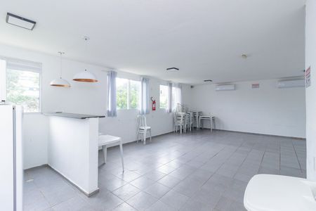 Apartamento para alugar com 44m², 2 quartos e 1 vaga Apartamento para alugar com 44m², 2 quartos e 1 vagaÁrea comum - Salão de festas